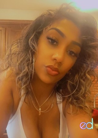 Sandy | Escort Naomii-27-1494052-photo-1