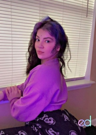 Reading | Escort Vivia-19-1493099-photo-2