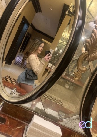 Bloomfield | Escort Sweet Chanel-20-1496650-photo-1