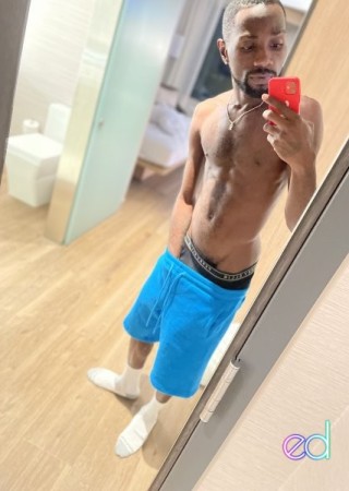 Long Beach | Escort Hung-29-1484384-photo-1