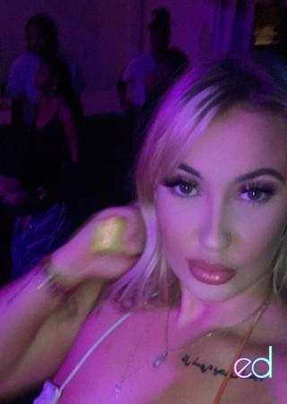 Surprise | Escort Blondie-25-1487919-photo-1