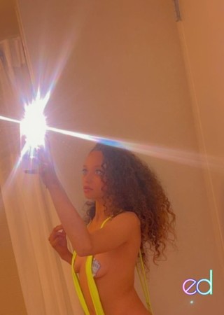 Perris | Escort Platinum Chanel-22-1496806-photo-1