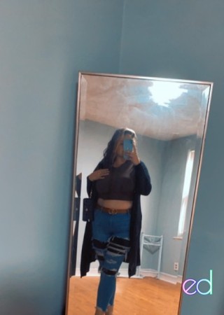 Reading | Escort Lexie-25-1493104-photo-1